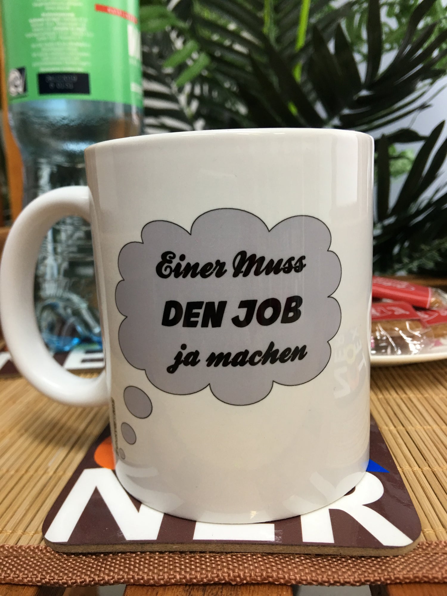 FUNNYWORDS einer muss ja den job machenTasse