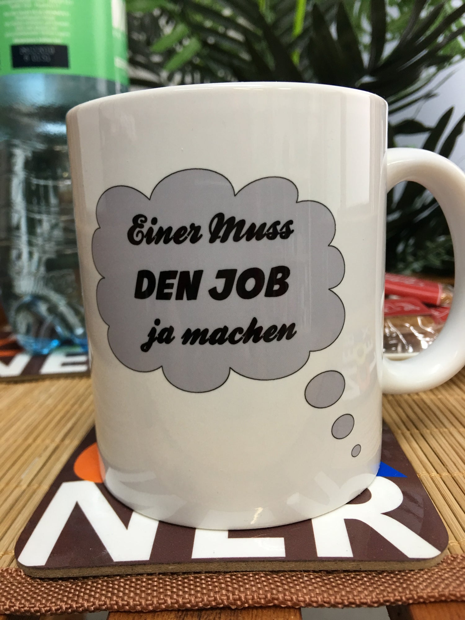 FUNNYWORDS einer muss ja den job machenTasse